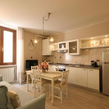 Appartement Violetta Maison, Elegante E Romantica A Salo' Extérieur photo