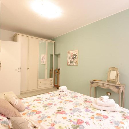 Appartement Violetta Maison, Elegante E Romantica A Salo' Extérieur photo