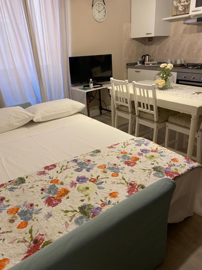 Appartement Violetta Maison, Elegante E Romantica A Salo' Extérieur photo