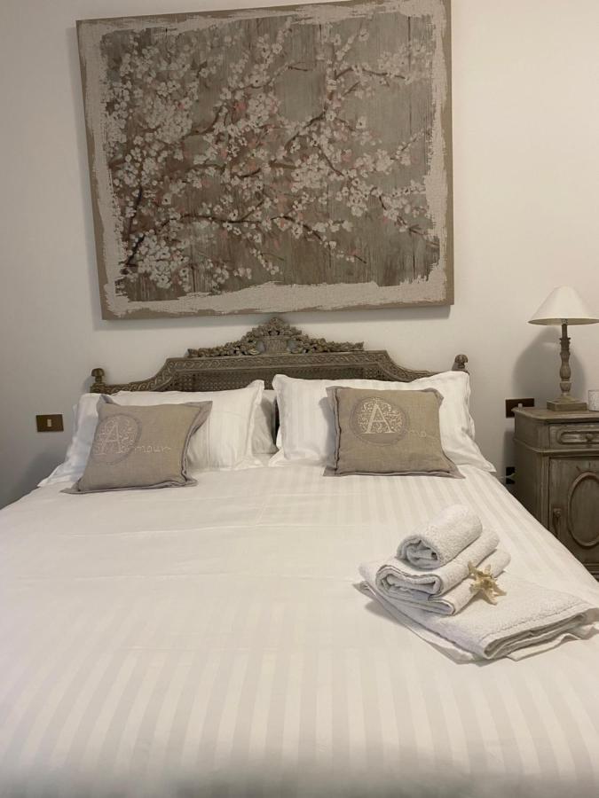 Appartement Violetta Maison, Elegante E Romantica A Salo' Extérieur photo
