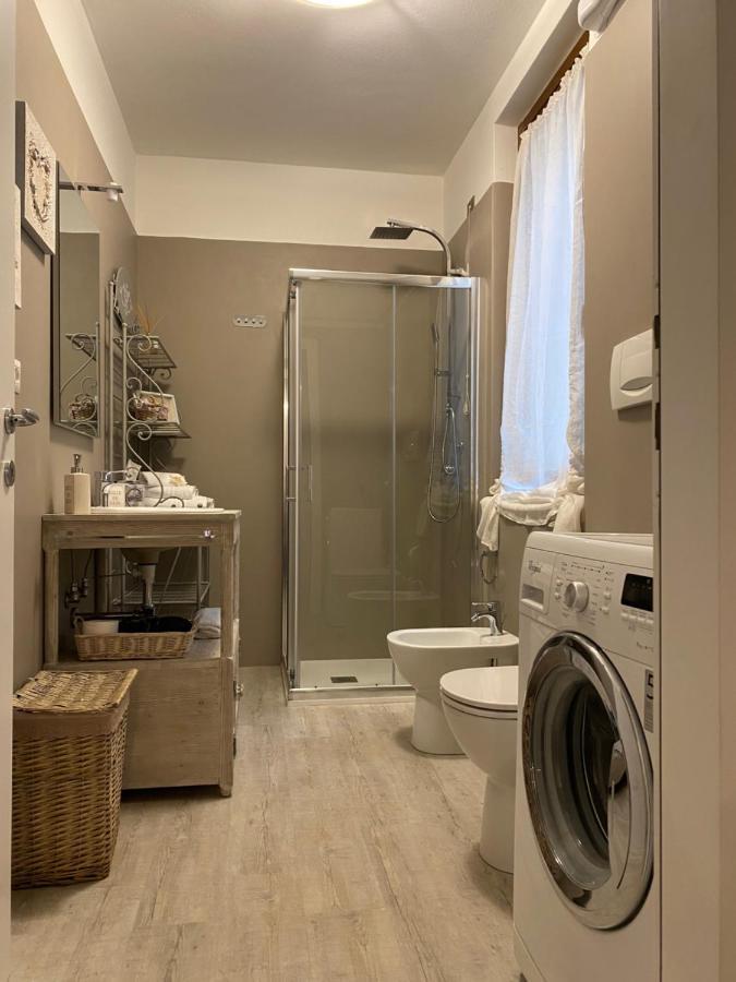Appartement Violetta Maison, Elegante E Romantica A Salo' Extérieur photo