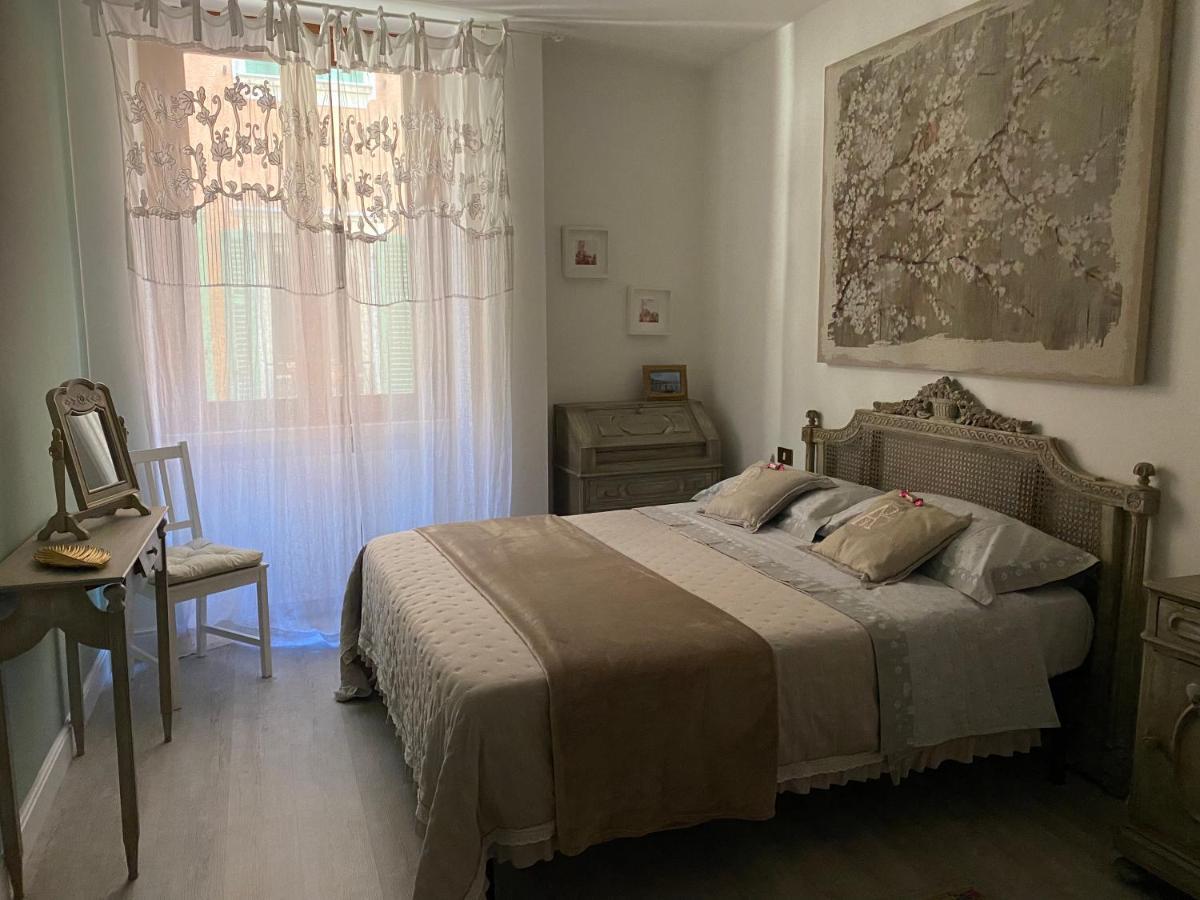 Appartement Violetta Maison, Elegante E Romantica A Salo' Extérieur photo