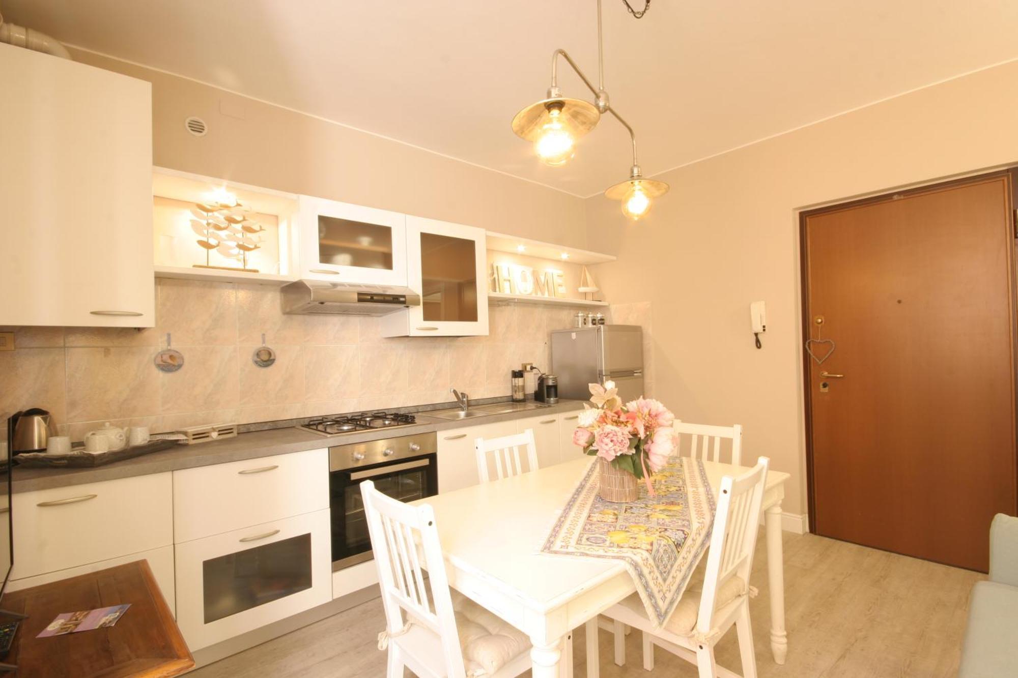 Appartement Violetta Maison, Elegante E Romantica A Salo' Extérieur photo