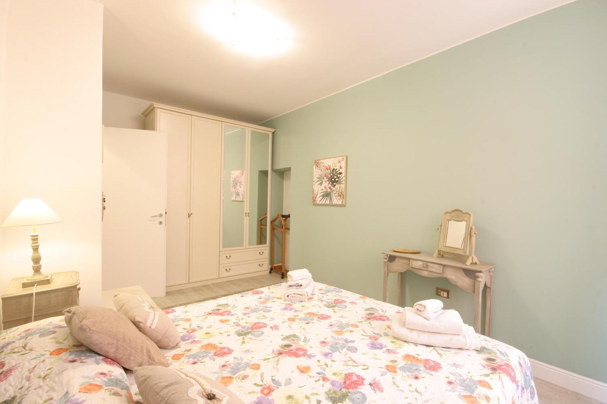 Appartement Violetta Maison, Elegante E Romantica A Salo' Extérieur photo