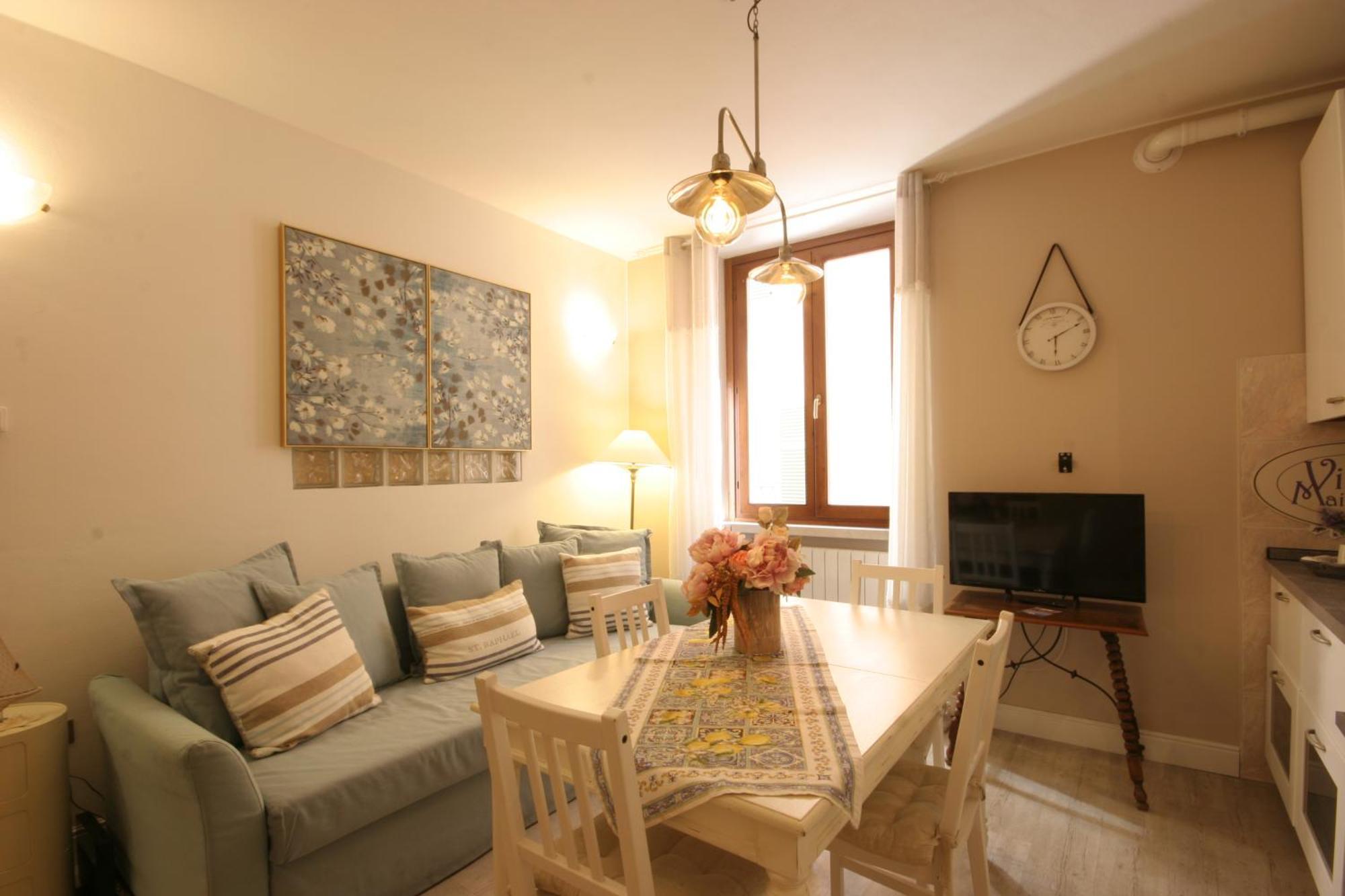 Appartement Violetta Maison, Elegante E Romantica A Salo' Extérieur photo