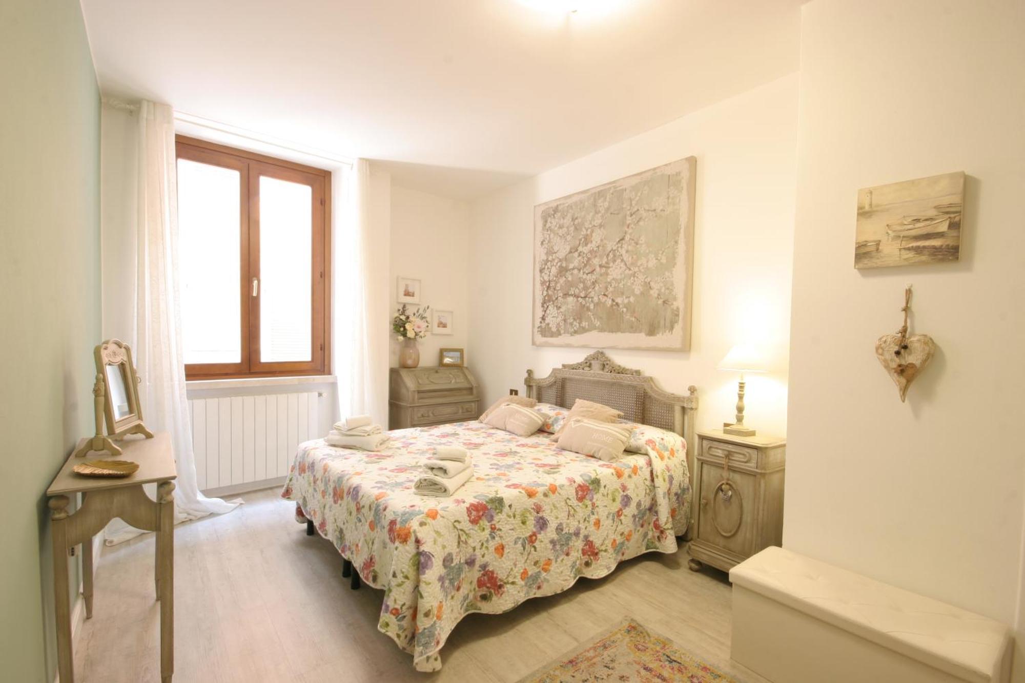 Appartement Violetta Maison, Elegante E Romantica A Salo' Extérieur photo