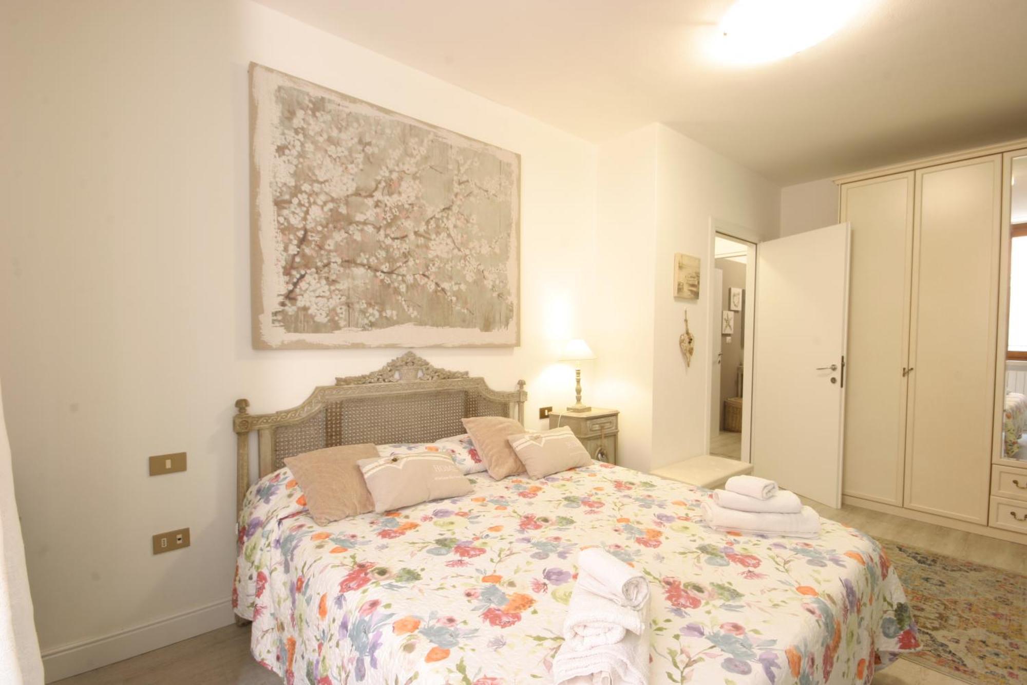 Appartement Violetta Maison, Elegante E Romantica A Salo' Extérieur photo