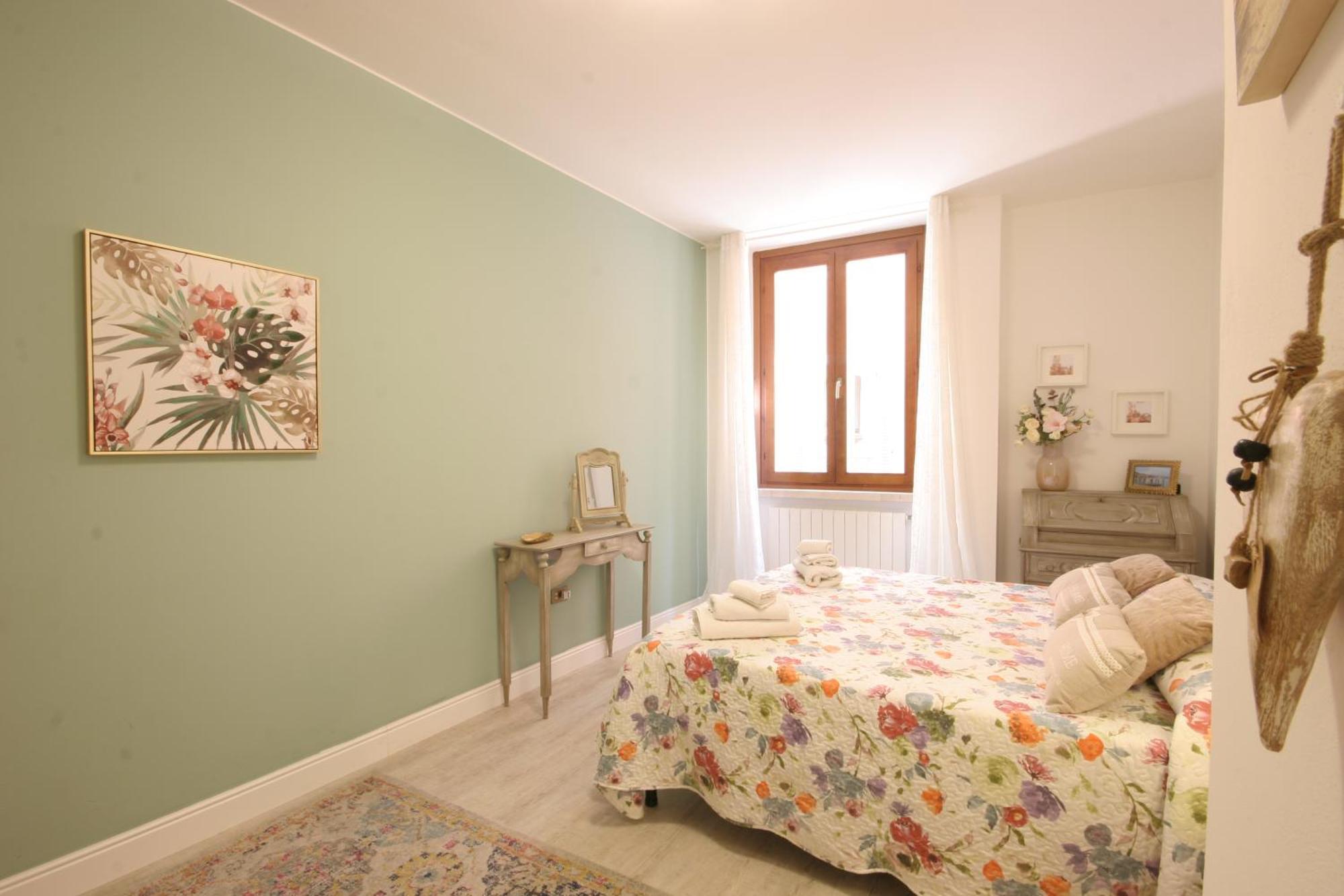 Appartement Violetta Maison, Elegante E Romantica A Salo' Extérieur photo